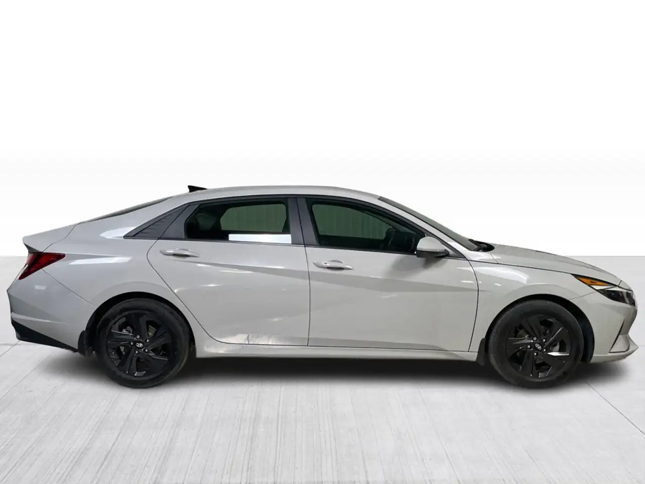 Hyundai ELANTRA снимка Hyundai ELANTRA