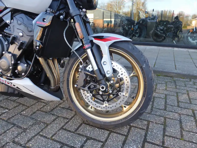 Triumph Trident 800 ABS/TC - foto 3