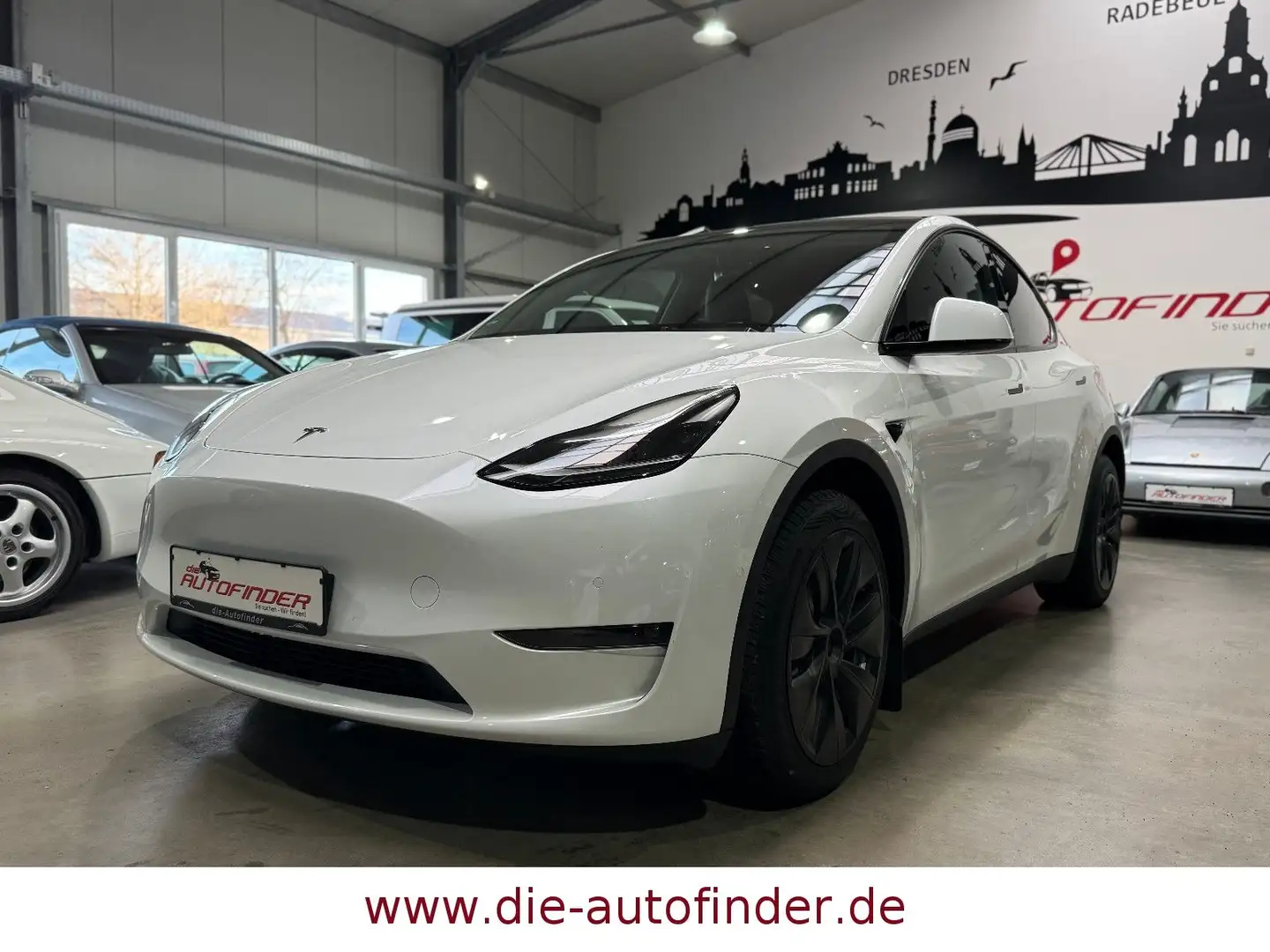 Tesla Model Y Long Range Dual AWD AHK (Giga Berlin) Weiß - 1