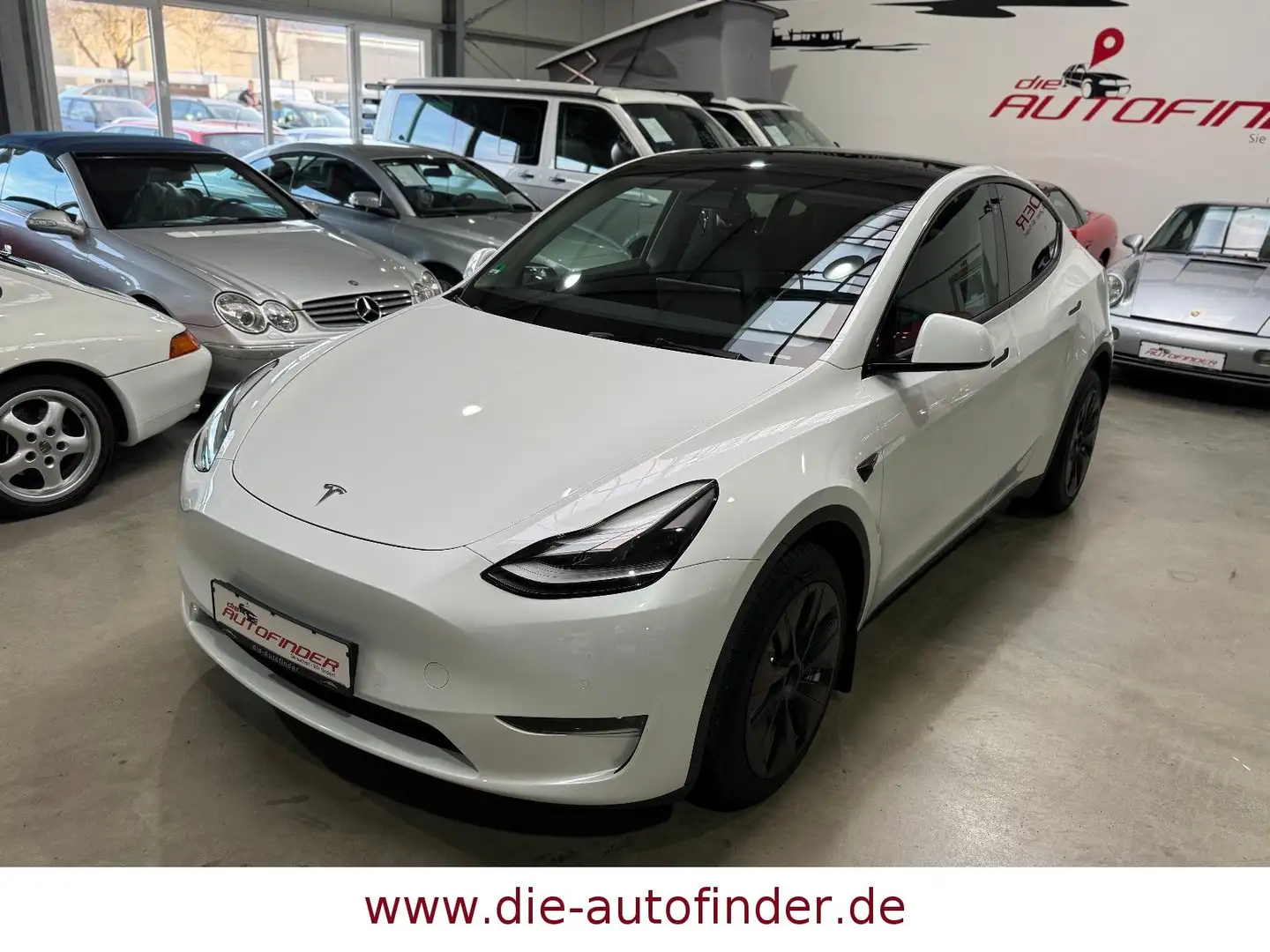 Tesla Model Y Long Range Dual AWD AHK (Giga Berlin) Weiß - 2
