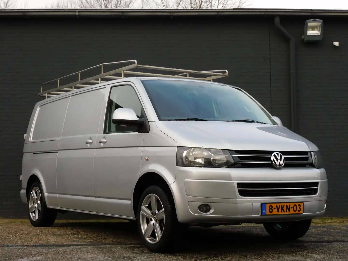 Volkswagen T5 Transporter 2.0 TDI L2H3 4Motion 4X4 !STANDKACHEL!  NAVI! AIRC - 2