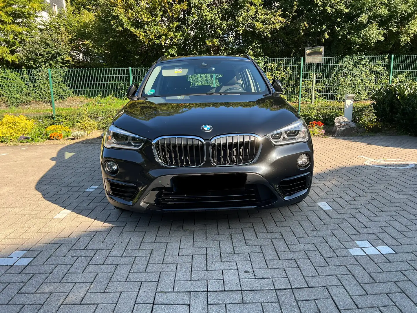 BMW X1 X1 sDrive18i Sport Line Top-Zustand! Schwarz - 2