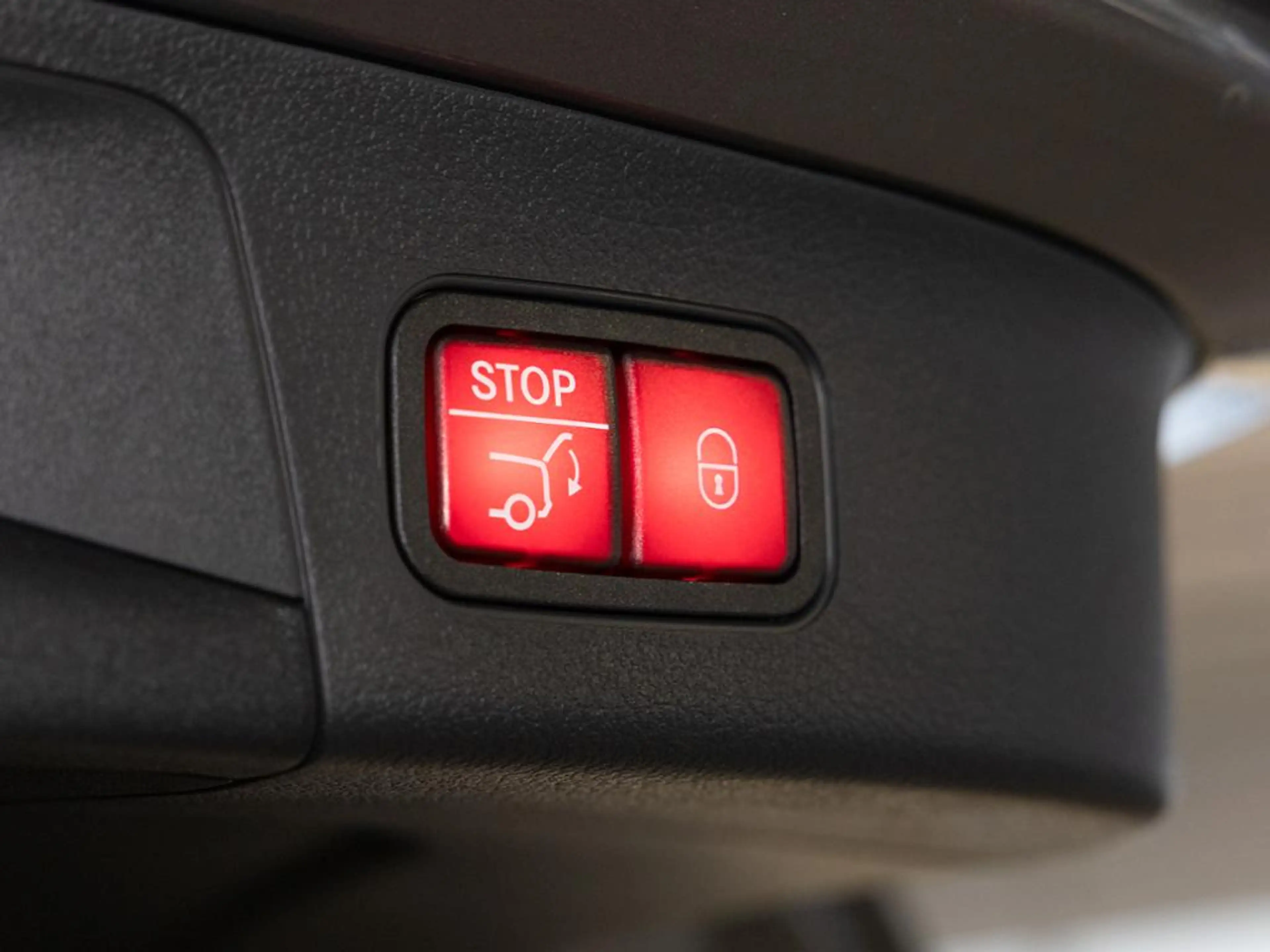Mercedes-Benz GLA 200 NIGHT PROGRESSIVE 360 AHK DISTR KAMERA — photo 13
