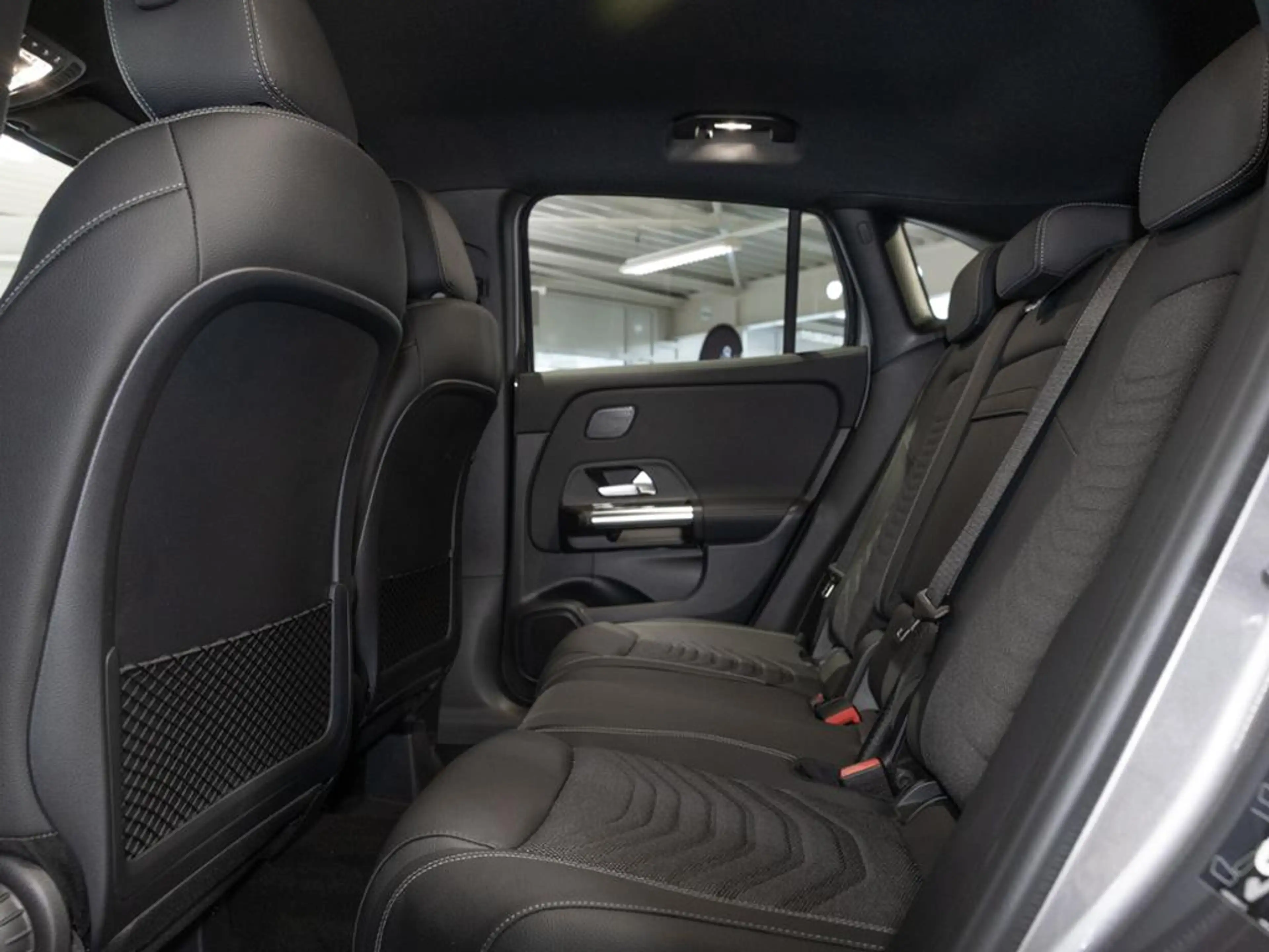 Mercedes-Benz GLA 200 NIGHT PROGRESSIVE 360 AHK DISTR KAMERA — photo 11