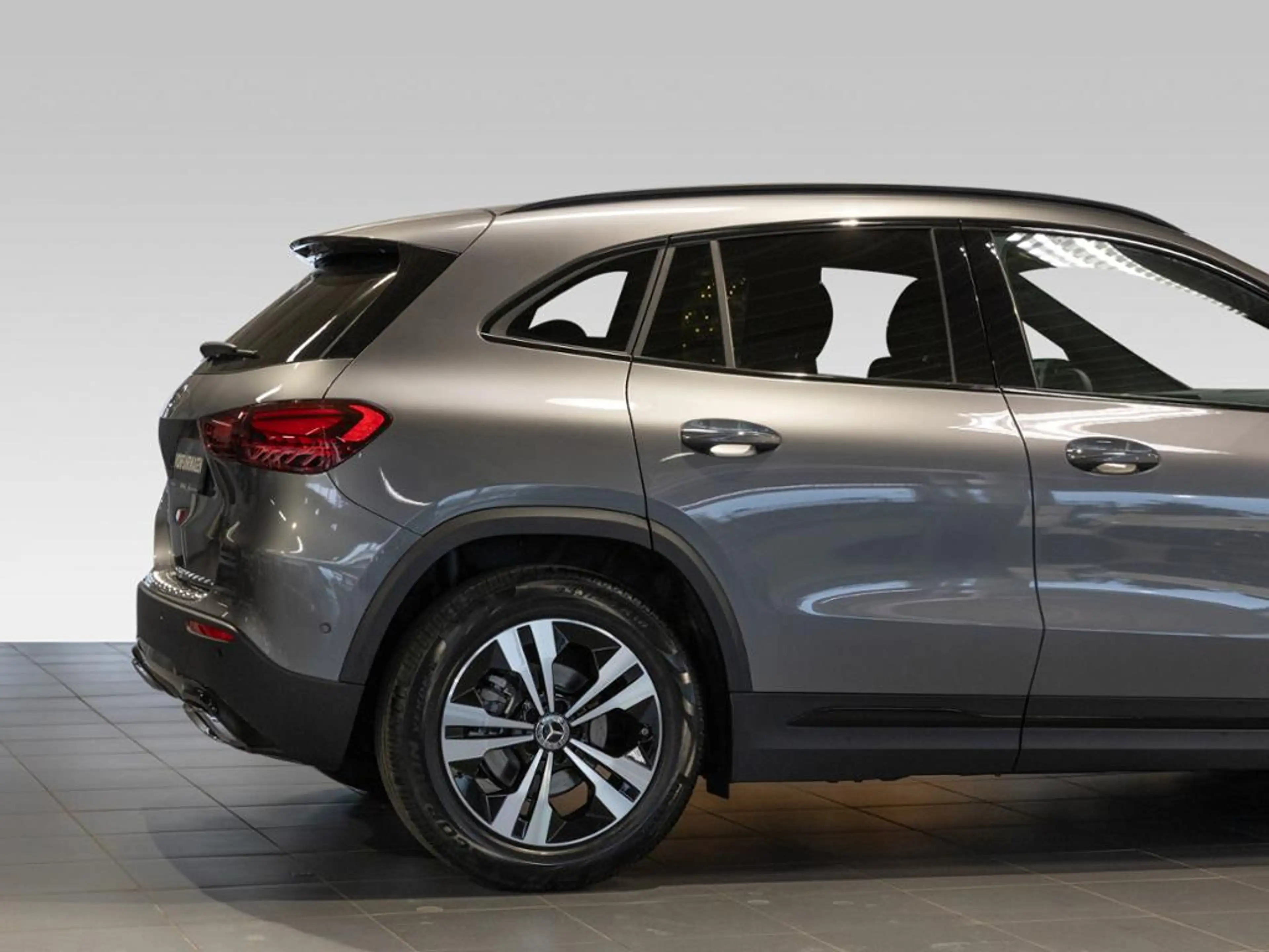 Mercedes-Benz GLA 200 NIGHT PROGRESSIVE 360 AHK DISTR KAMERA — photo 8