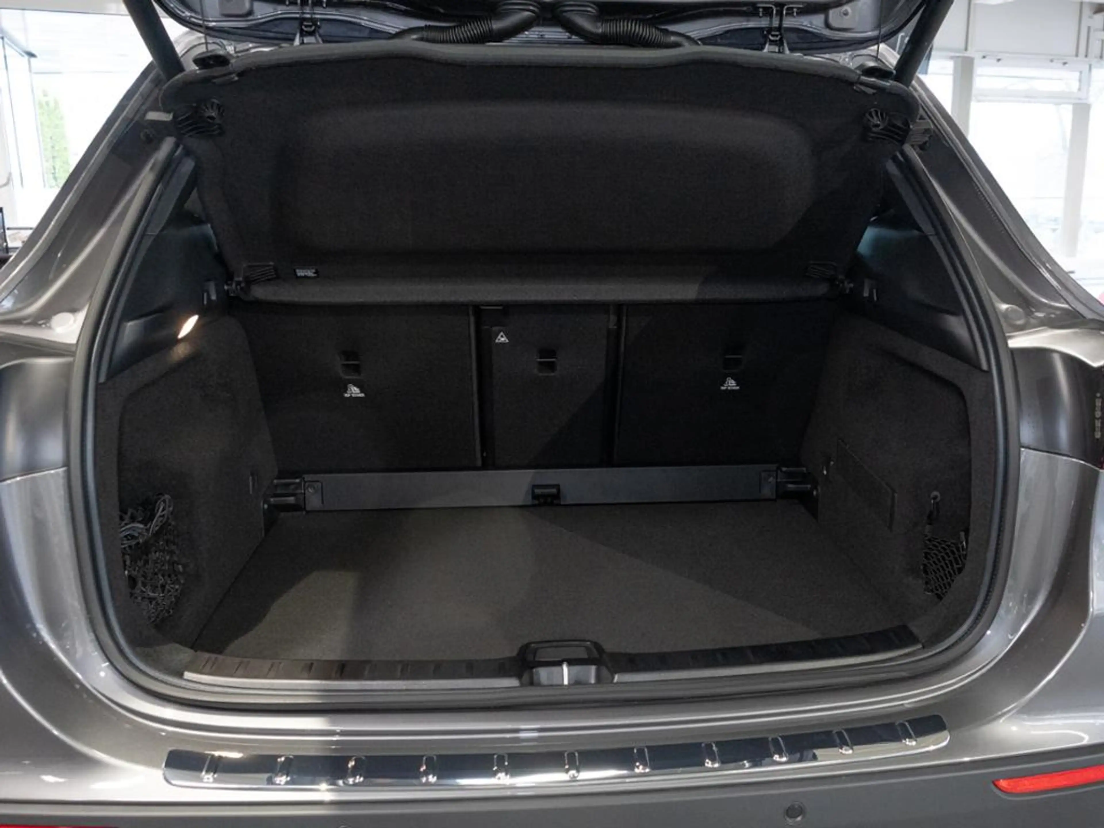 Mercedes-Benz GLA 200 NIGHT PROGRESSIVE 360 AHK DISTR KAMERA — photo 12