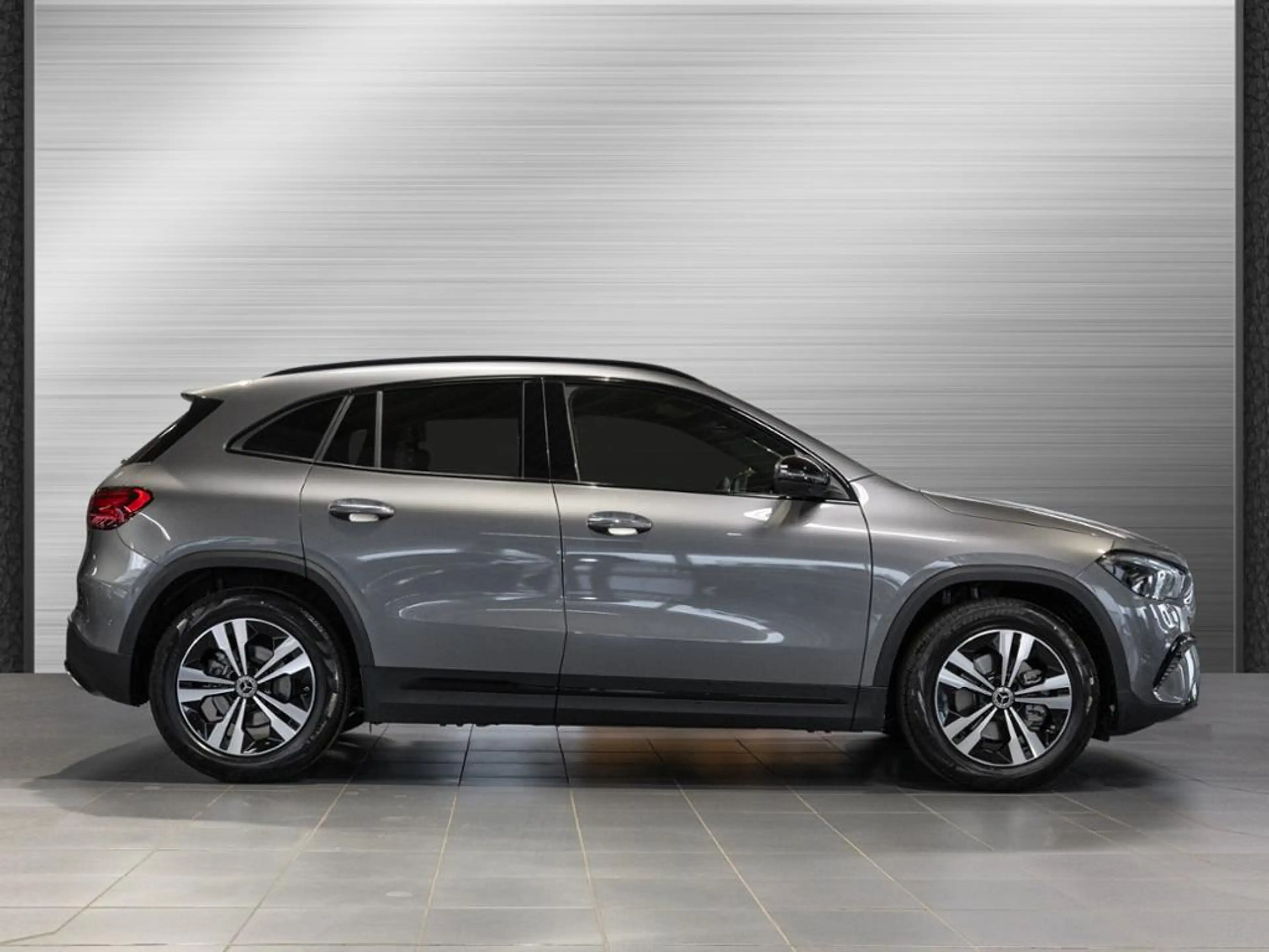 Mercedes-Benz GLA 200 NIGHT PROGRESSIVE 360 AHK DISTR KAMERA — photo 4