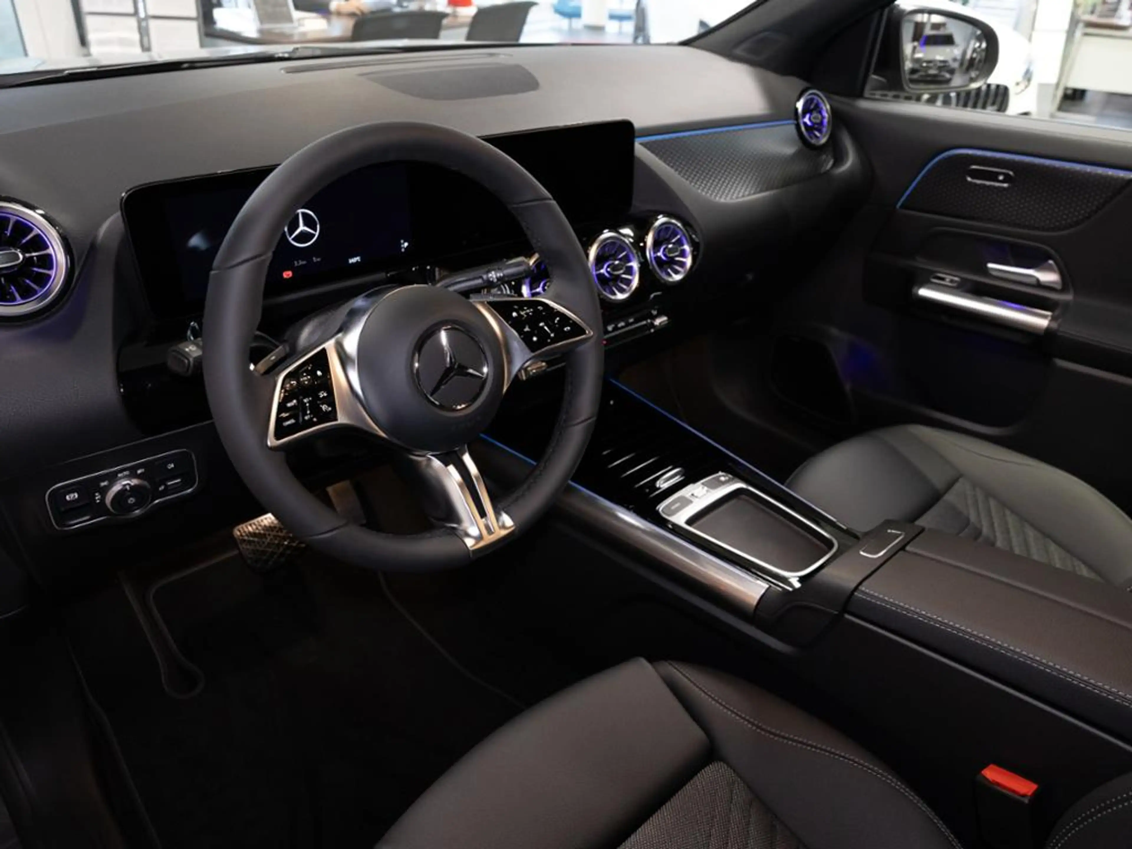 Mercedes-Benz GLA 200 NIGHT PROGRESSIVE 360 AHK DISTR KAMERA — photo 9