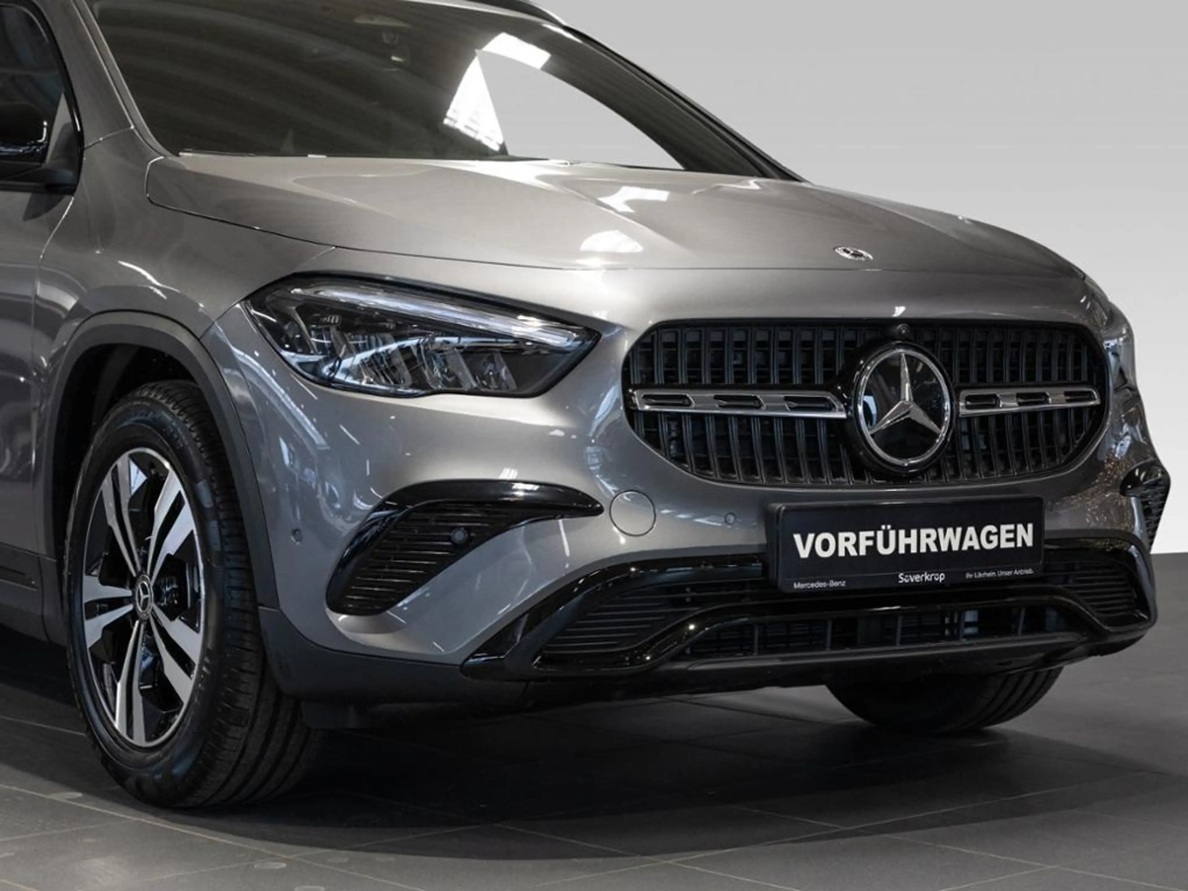 Mercedes-Benz GLA 200 NIGHT PROGRESSIVE 360 AHK DISTR KAMERA — photo 7