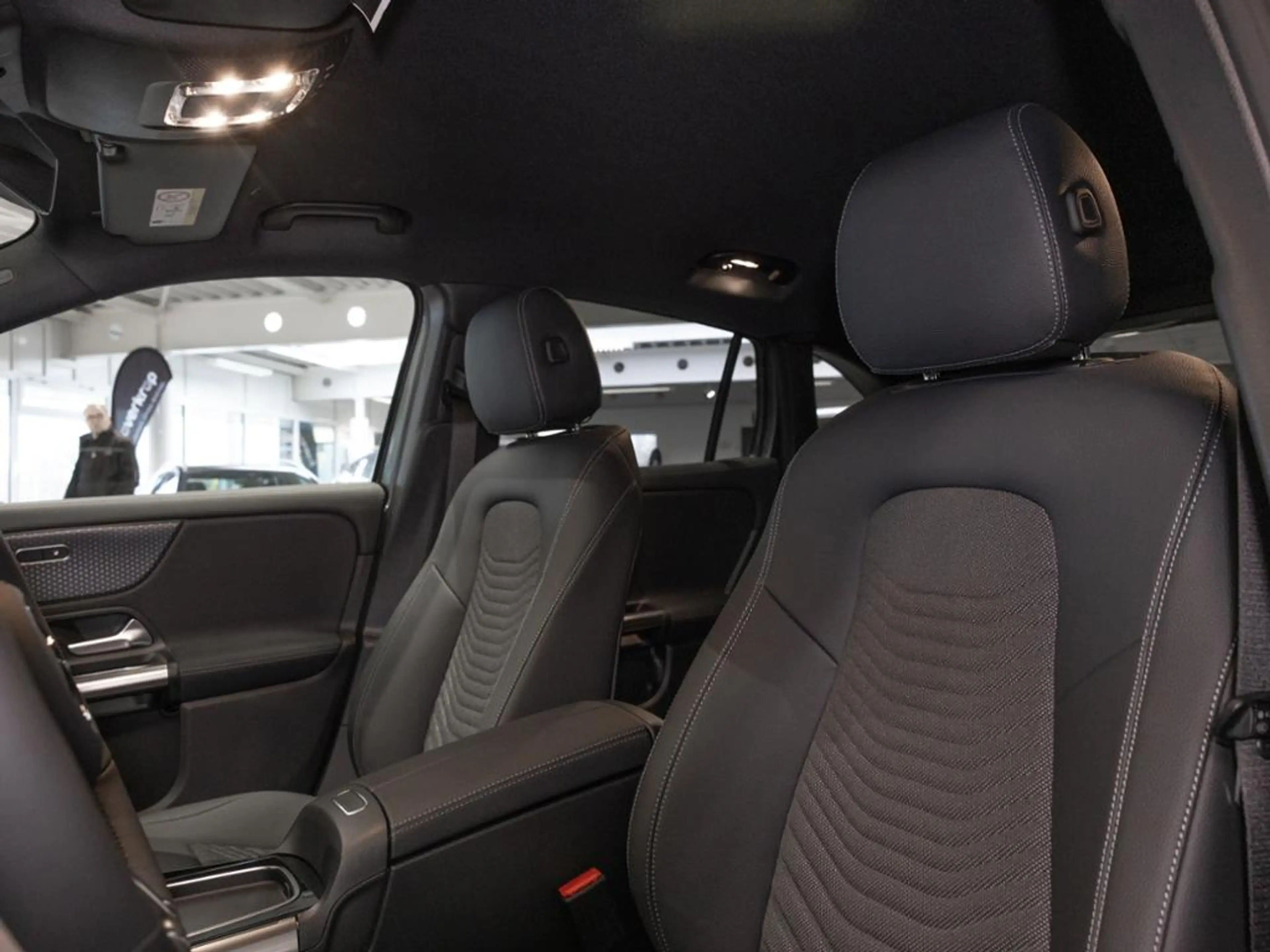 Mercedes-Benz GLA 200 NIGHT PROGRESSIVE 360 AHK DISTR KAMERA — photo 10