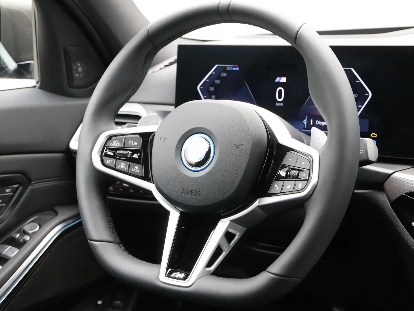 BMW 330 3 Serie Touring 330e M Sport Edition Manhattan Grün - 2