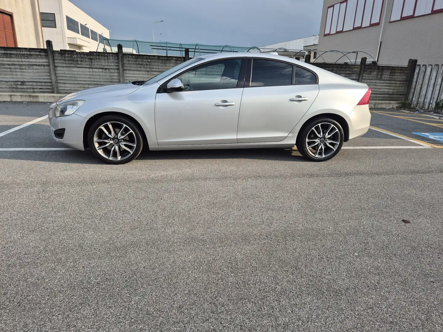 Volvo S60 2.0 d3 Kinetic - 2