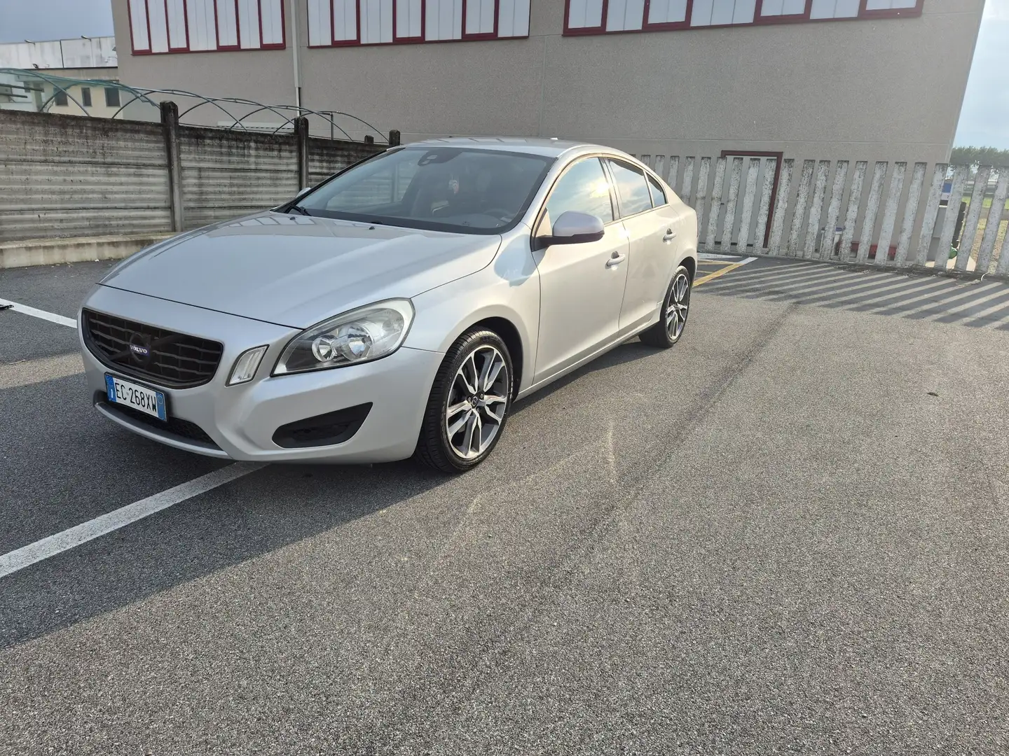 Volvo S60 2.0 d3 Kinetic - 1