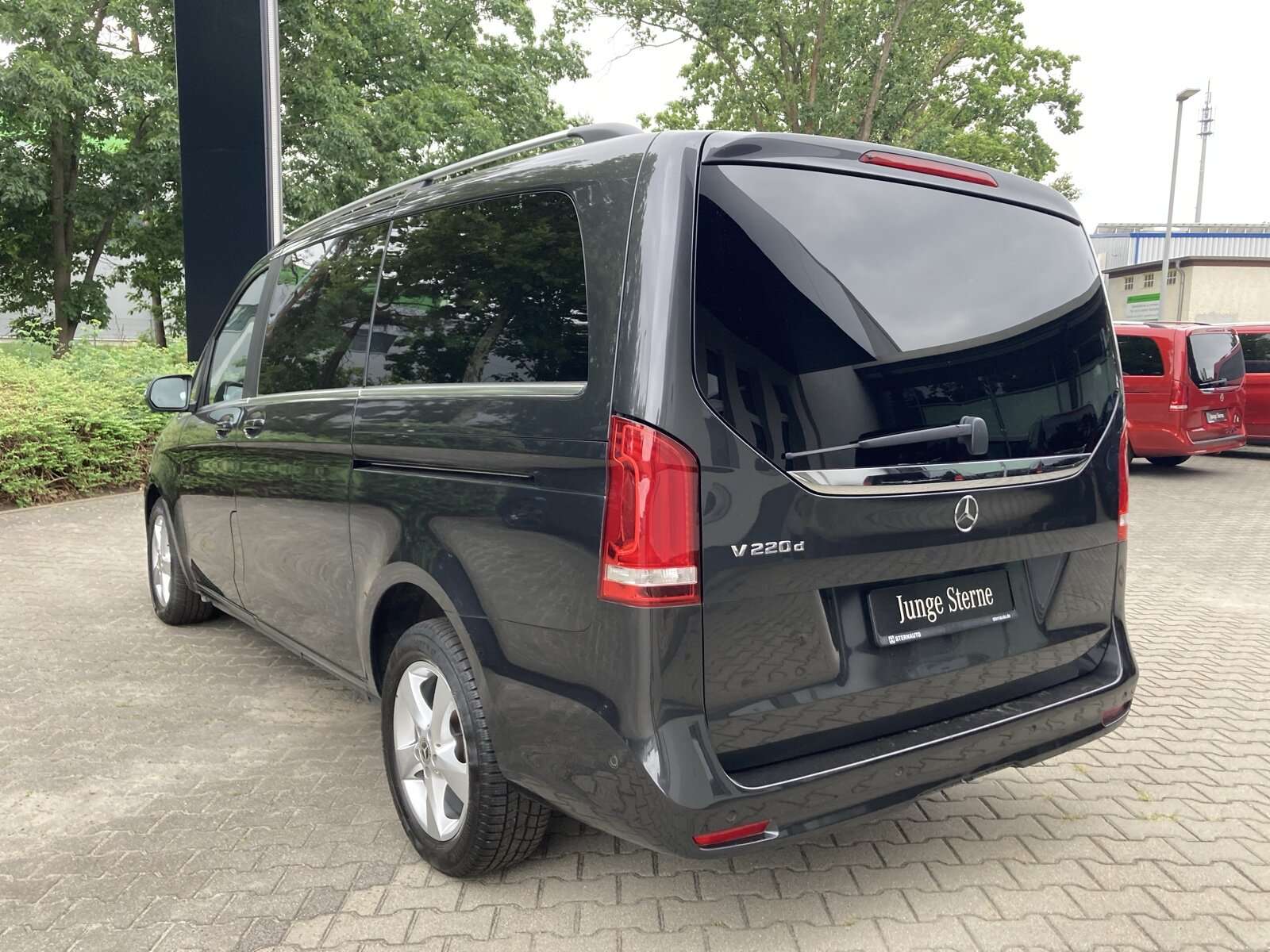 Mercedes-Benz V 220