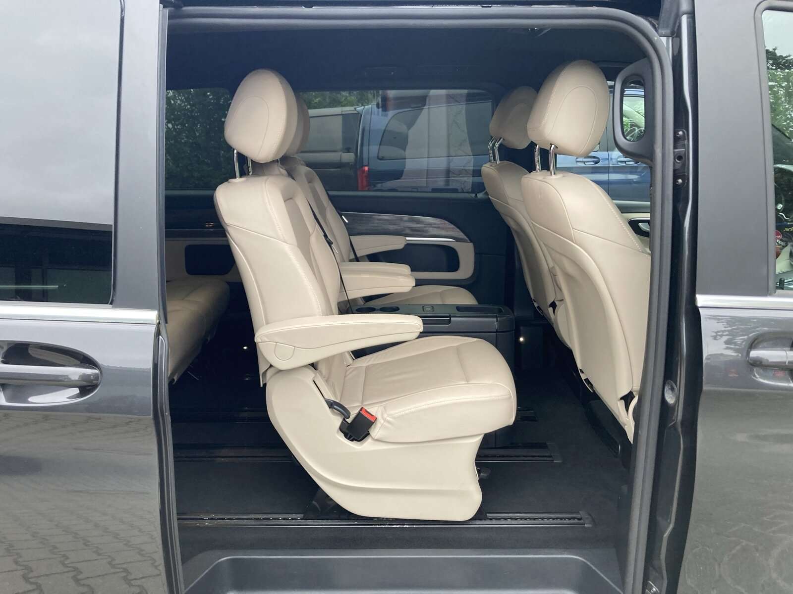 Mercedes-Benz V 220