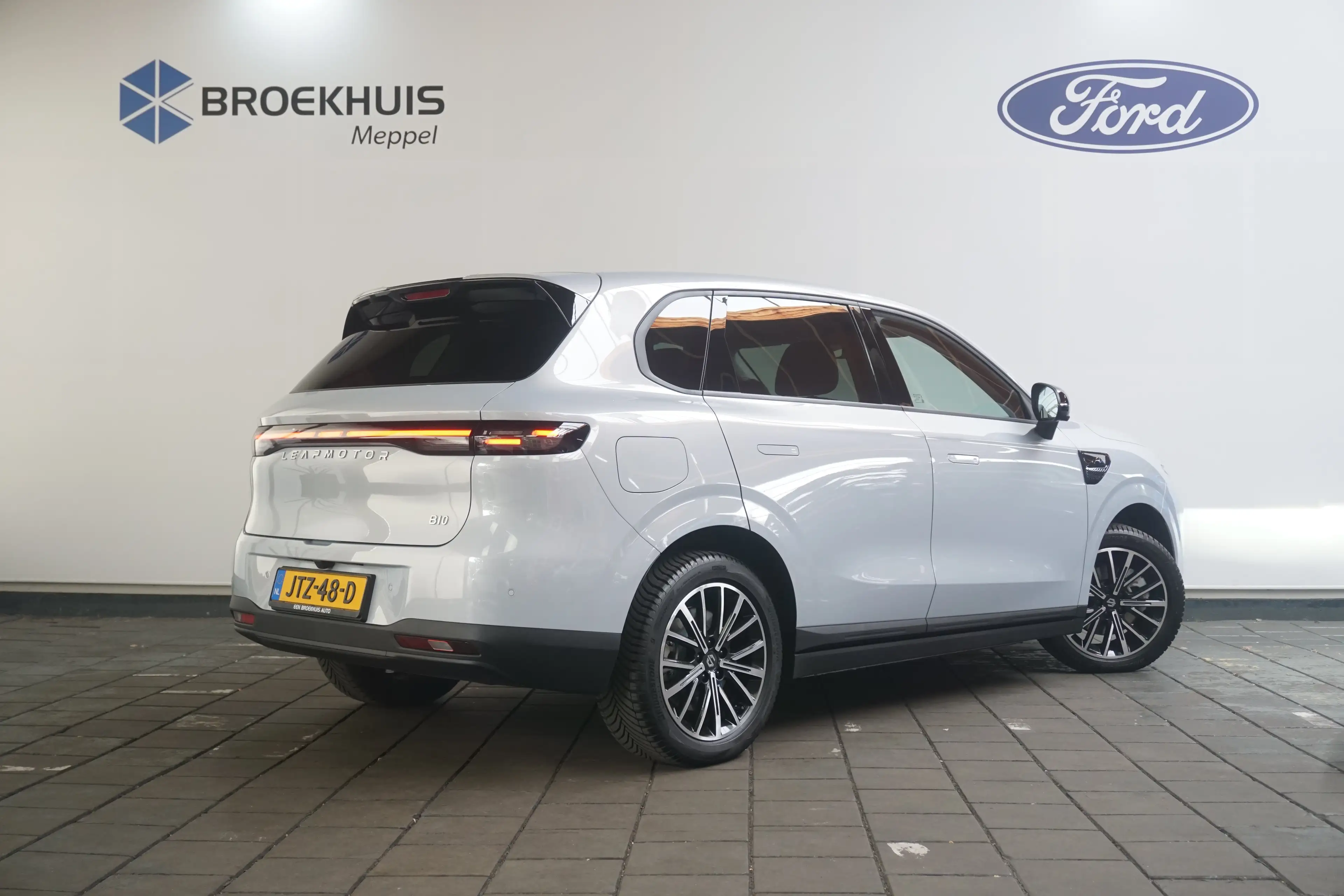 Leapmotor B10 Design ProMax 67.1 kWh — photo 8