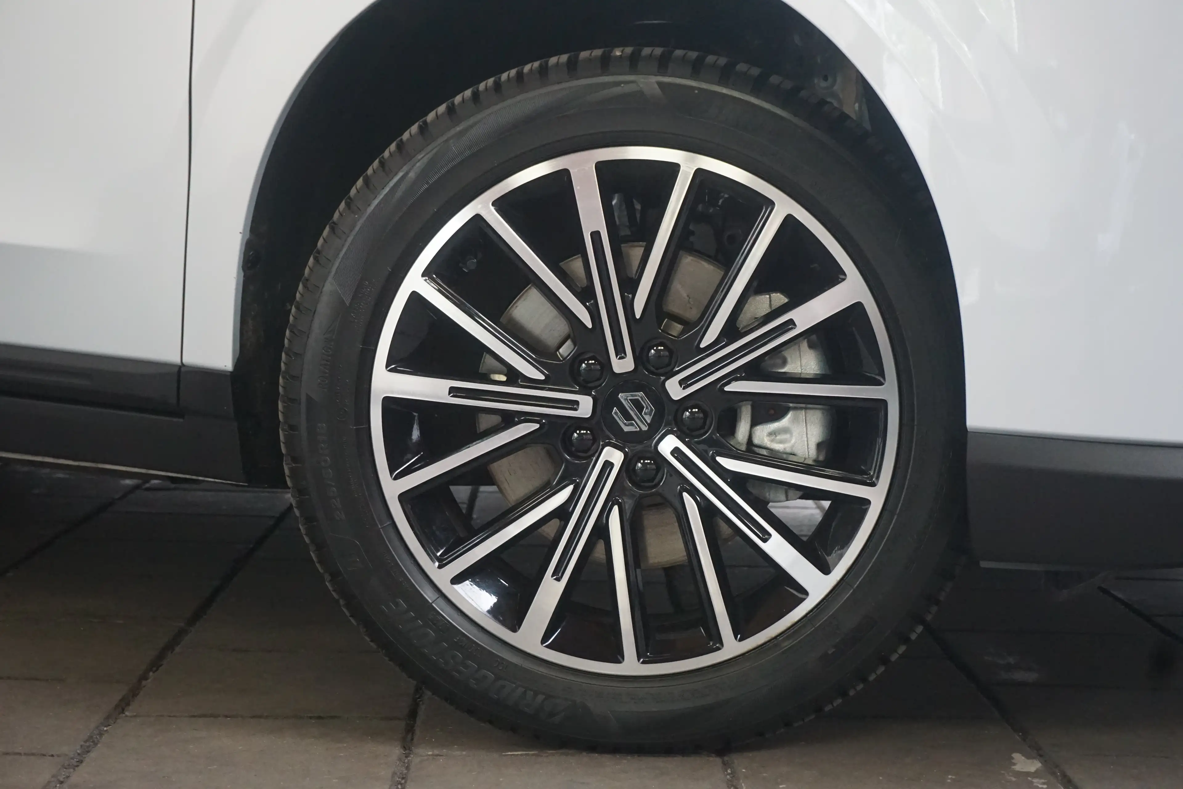 Leapmotor B10 Design ProMax 67.1 kWh — photo 36