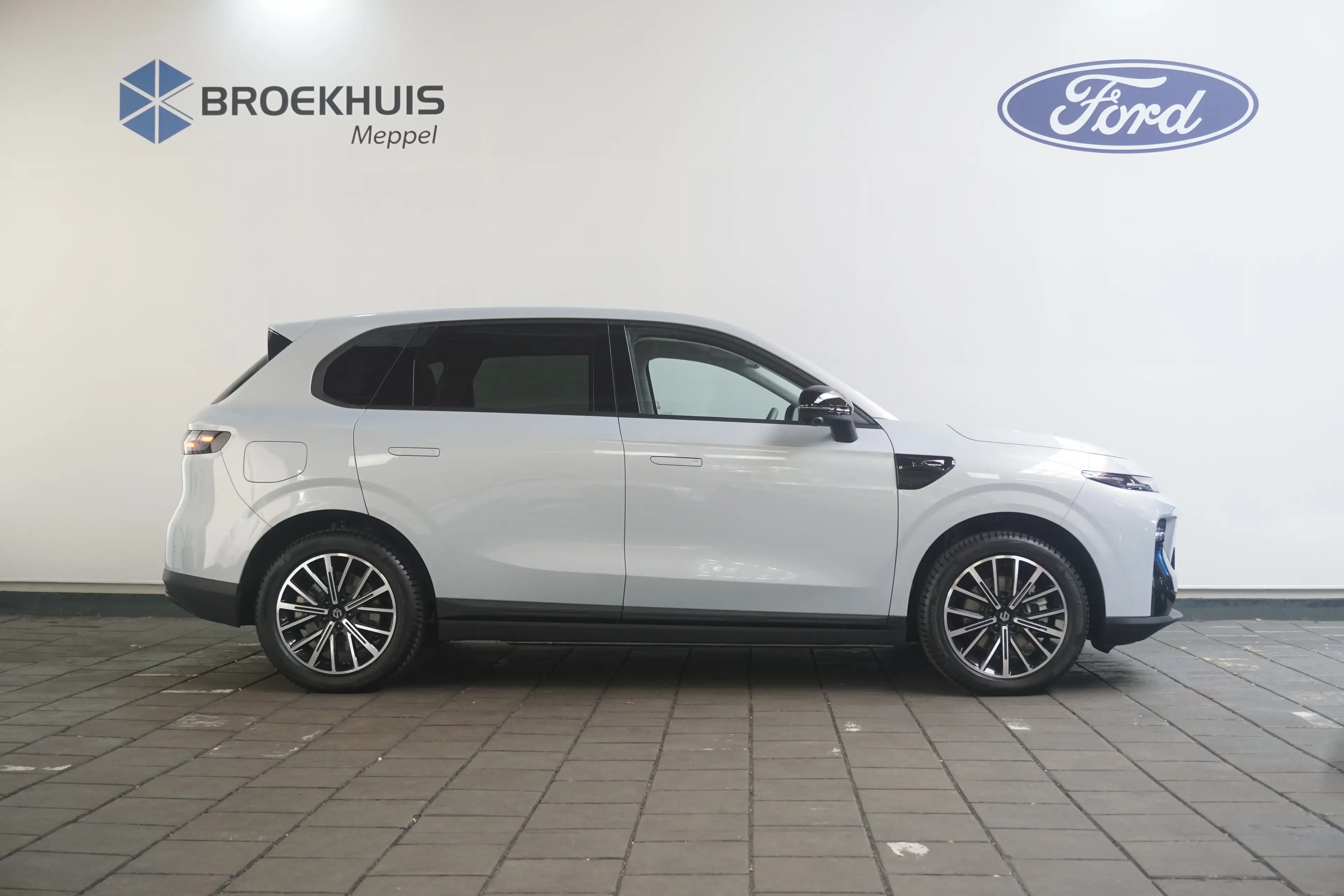 Leapmotor B10 Design ProMax 67.1 kWh — photo 6