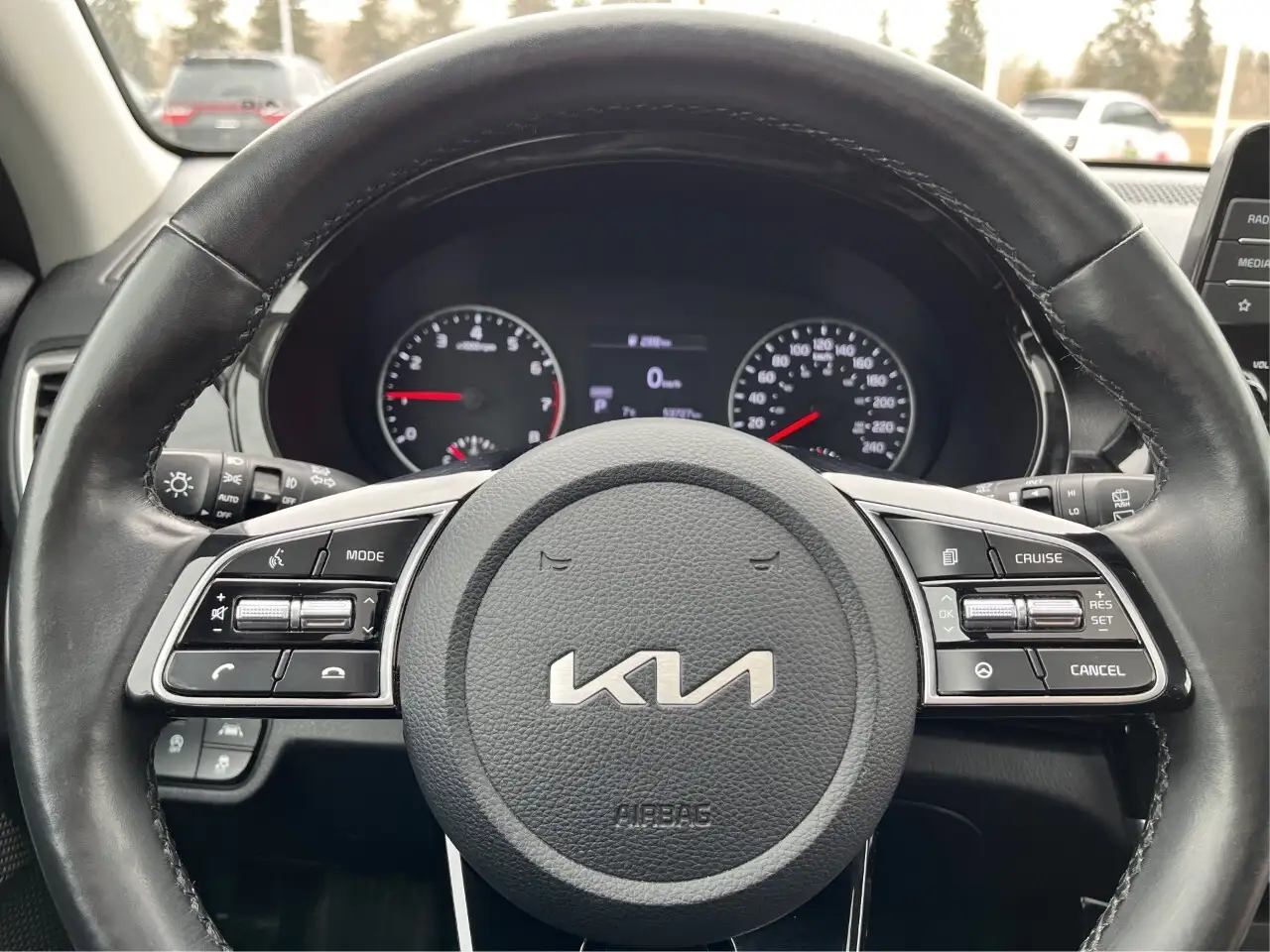 Kia Seltos снимка Kia Seltos