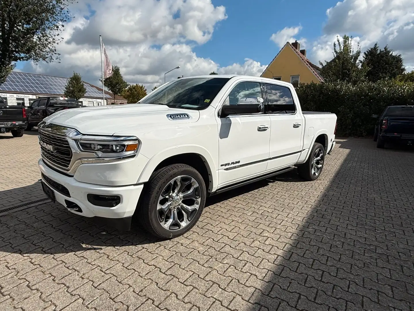 Dodge RAM Crew Cab Limited , Gasanlage Weiß - 1