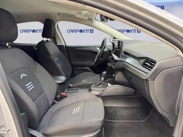 Ford Focus view 15