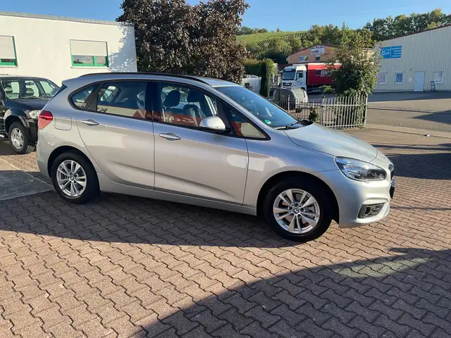 BMW 220 2er Active Tourer 220i Active Tourer