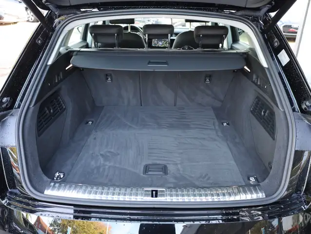 Audi E-Tron view 12