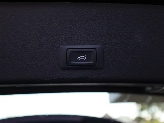 Audi E-Tron view 13