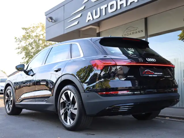 Audi E-Tron view 8