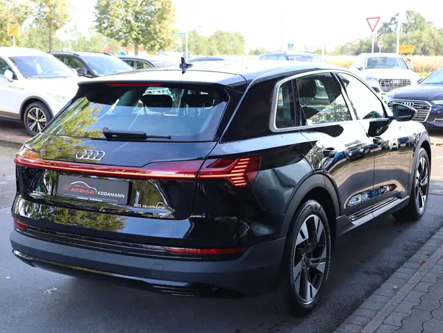 Audi E-Tron view 10