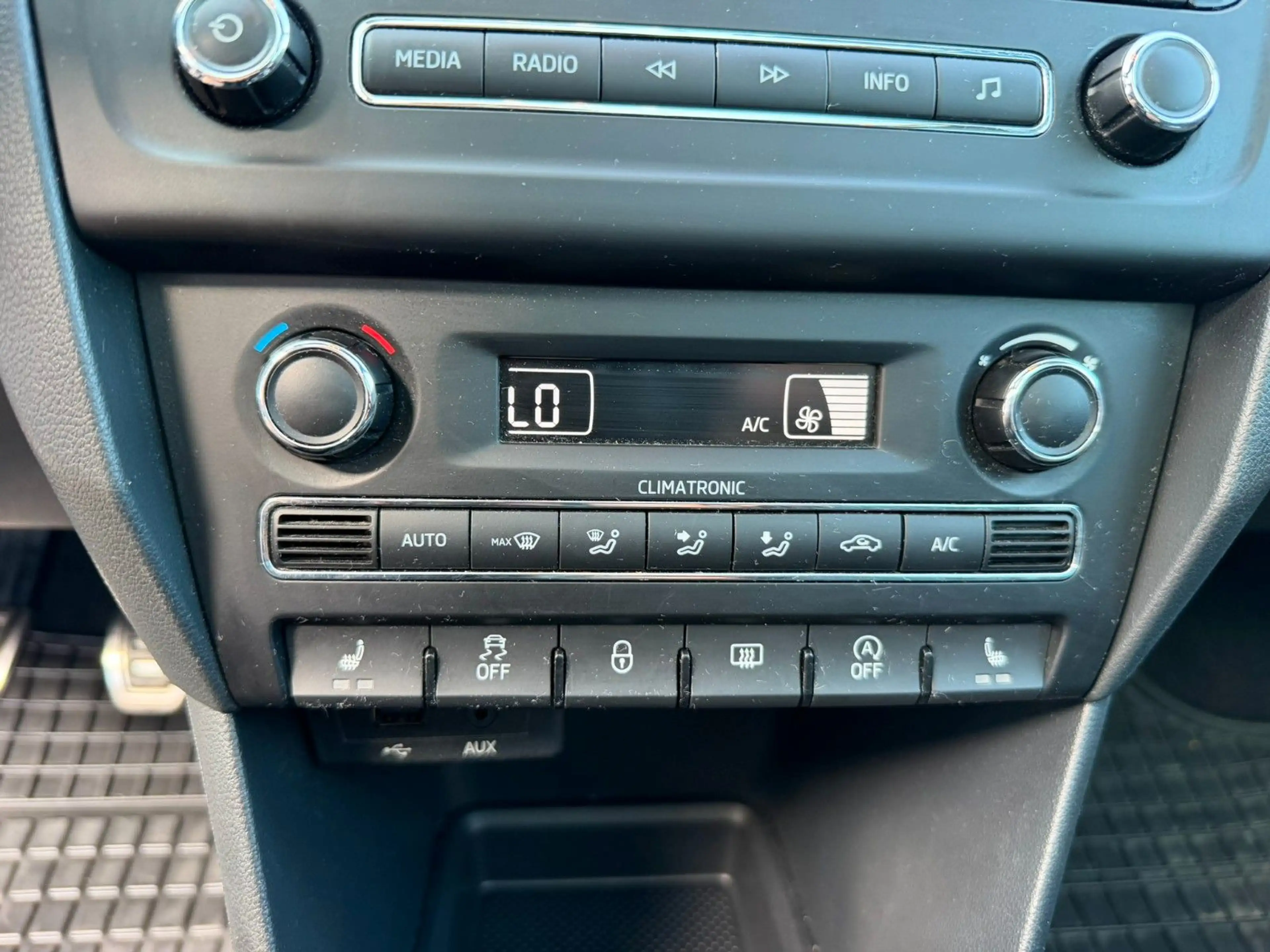 Skoda Rapid/Spaceback Spaceback Style Plus Panoramadach — photo 13