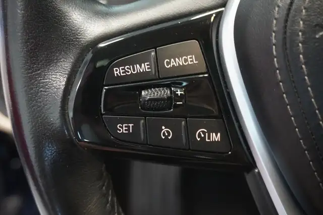 BMW 5 Series view 13
