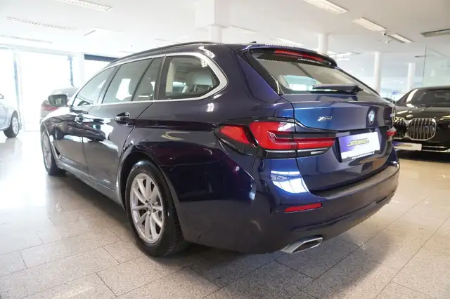 BMW 5 Series view 4