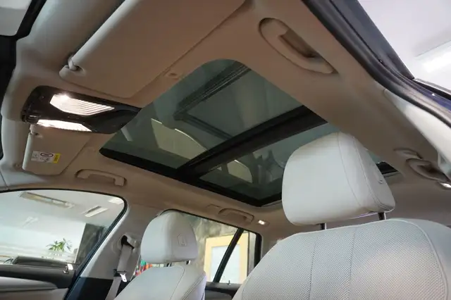 BMW 5 Series view 9