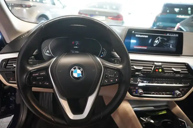 BMW 5 Series view 12