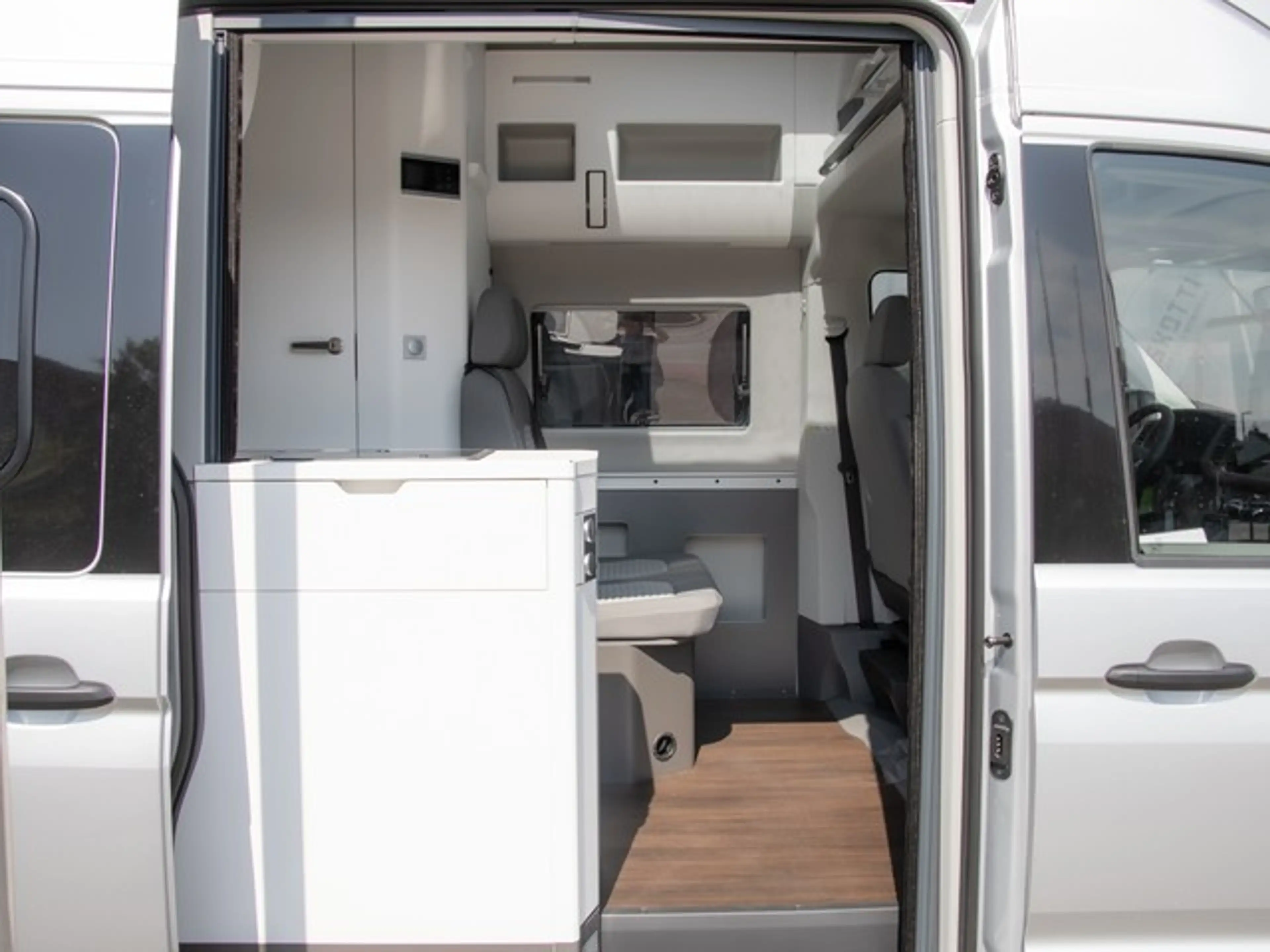 Volkswagen Grand California 600 LED-NAV-ACC-KAMERA-HOCHBETT-GJR — photo 8