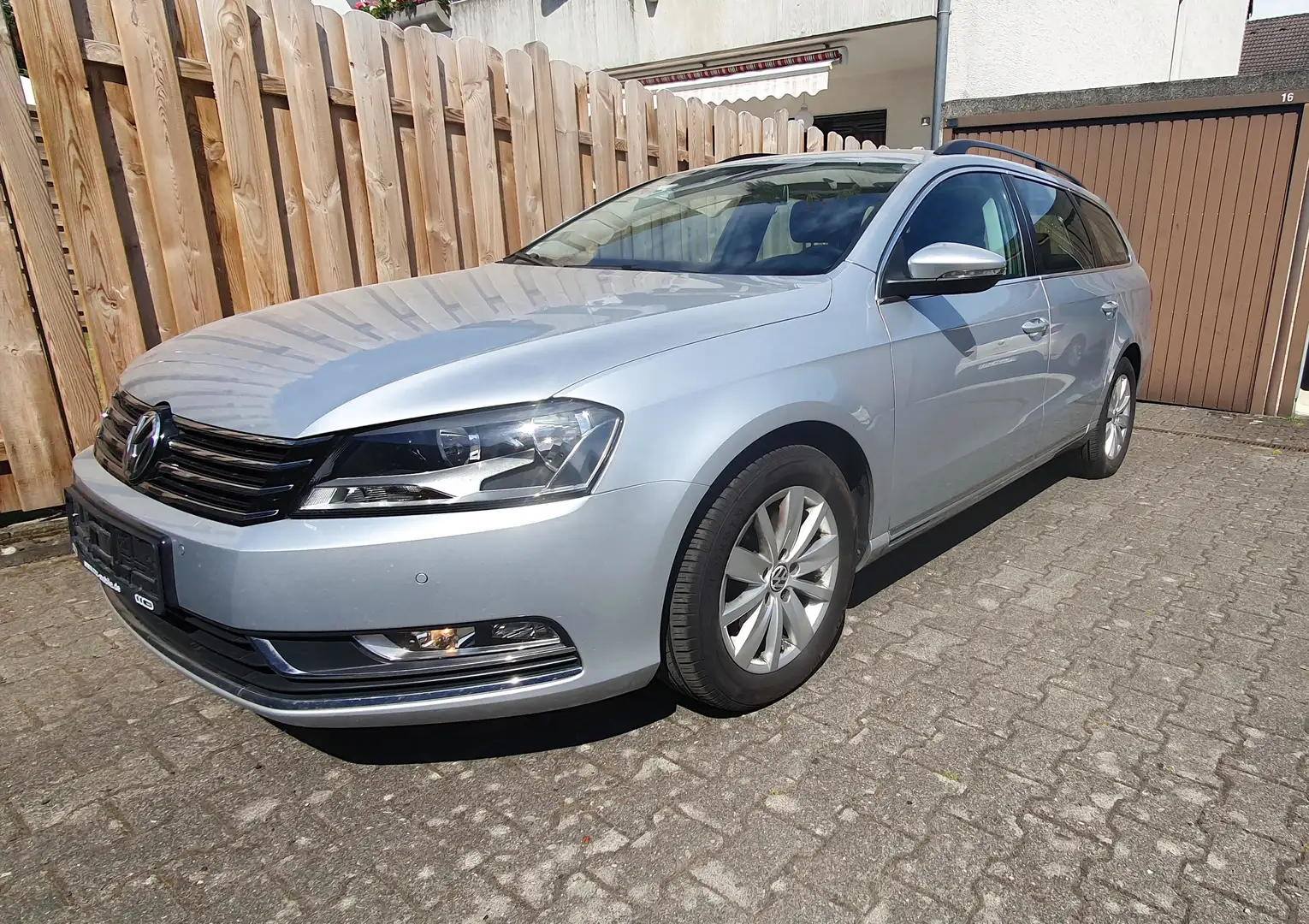 Volkswagen Passat Variant Passat Variant 1,6TDI1.Hand-Comfortline BlueMotion Argent - 1