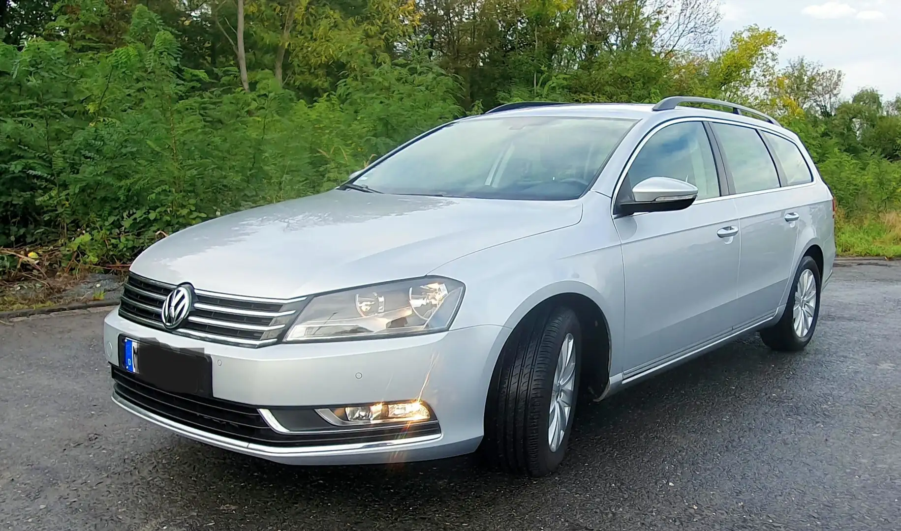 Volkswagen Passat Variant B7-1,6TDI-2.Hand-Comfortline BlueMotion-Navi Srebrny - 2