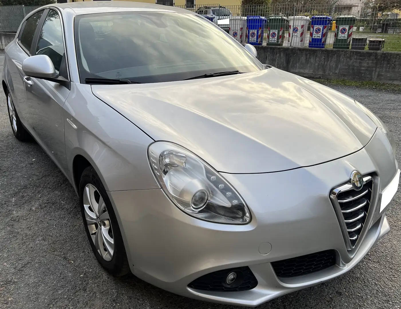 Alfa Romeo Giulietta Giulietta 1.6 105cv Distinctive Grijs - 2