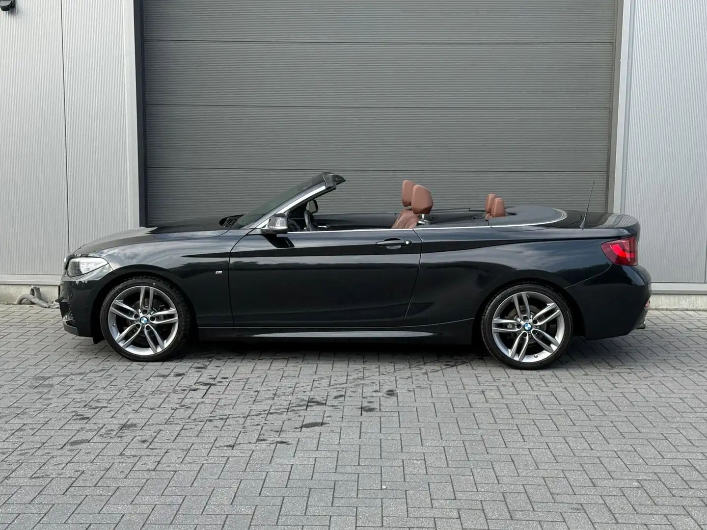 BMW 218 218i Cabrio Aut. M Sport Schwarz - 2