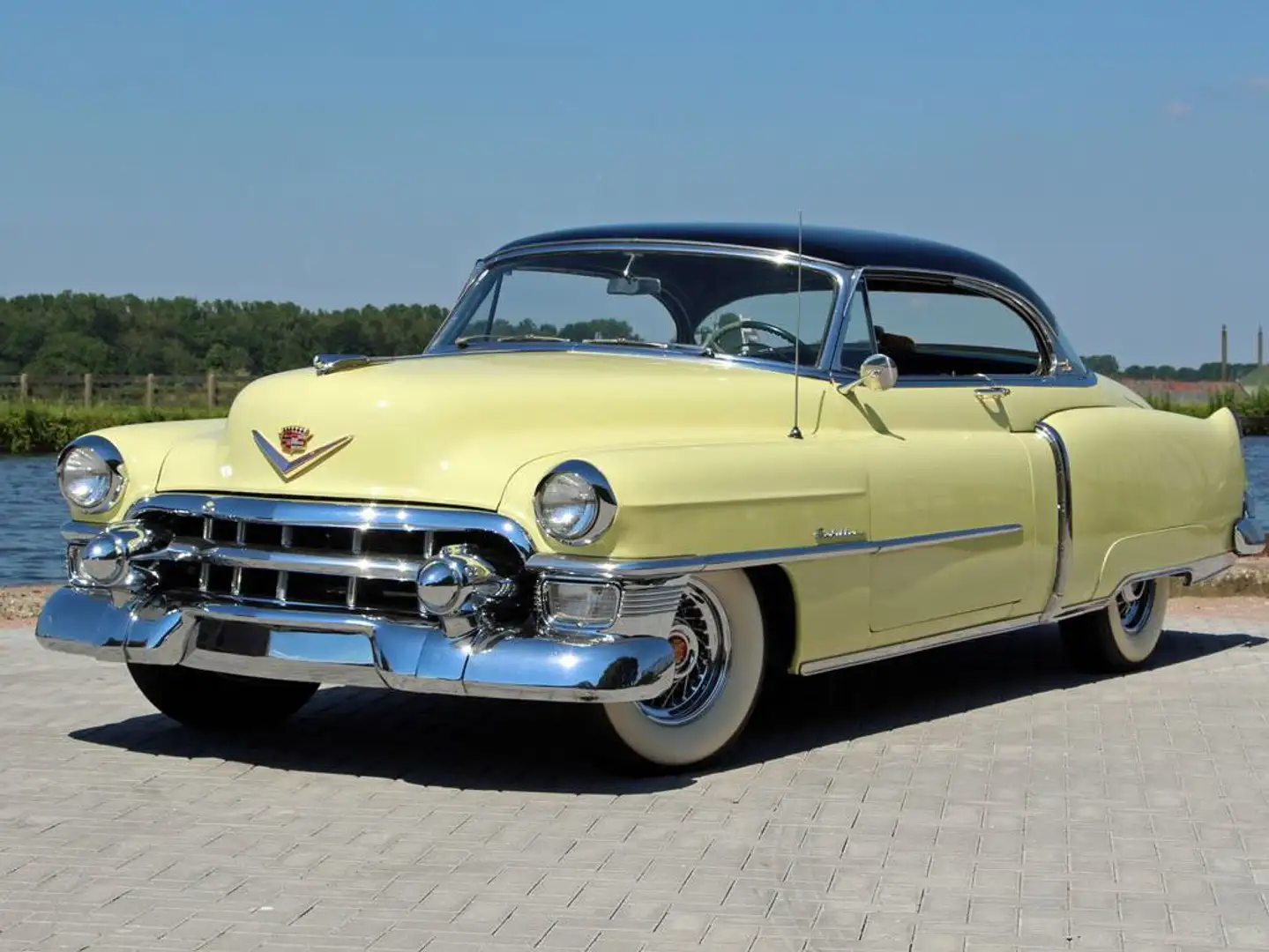 Cadillac Deville Coupe 1953 Amarillo - 1