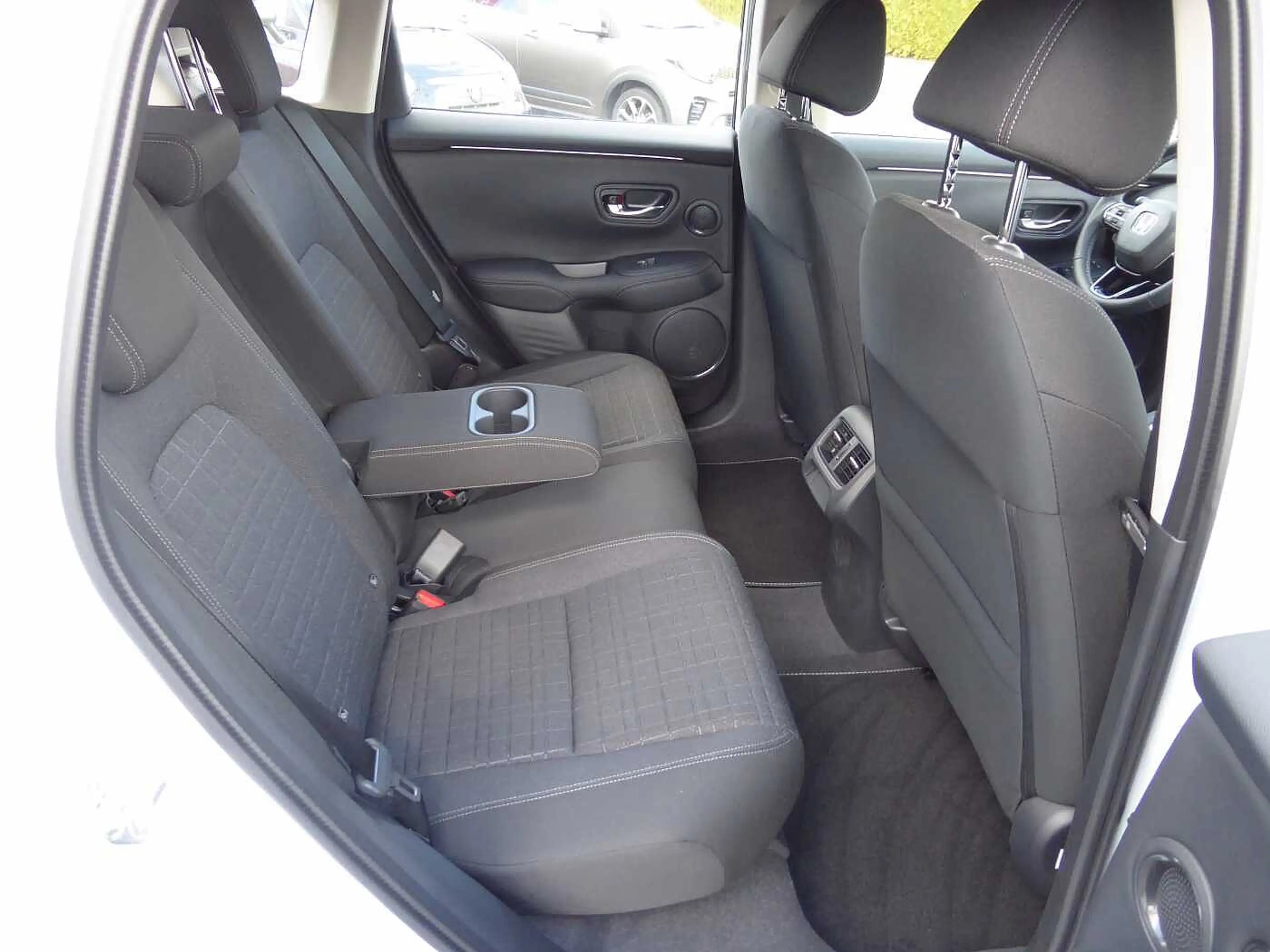 Honda ZR-V Hybrid e:HEV 2.0 i-MMD Elegance — photo 13