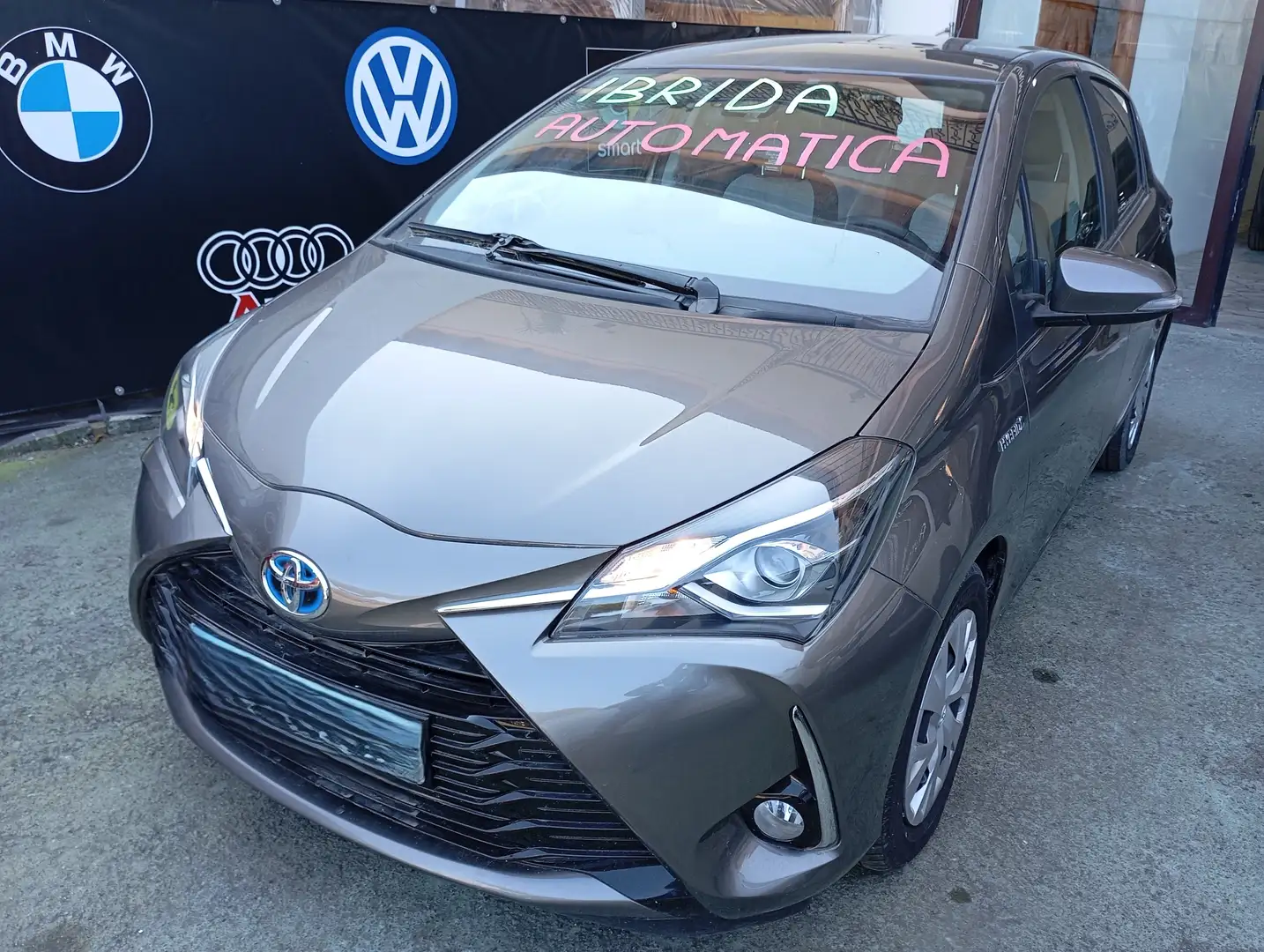 Toyota Yaris 5P 1.5 Hybrid Business Aut. Grigio - 1