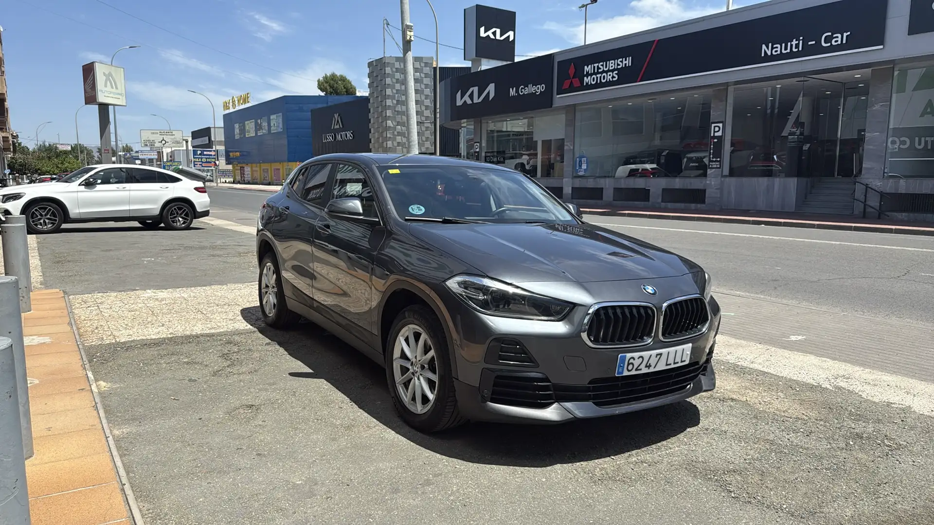 BMW X2 sDrive 18dA Gris - 1