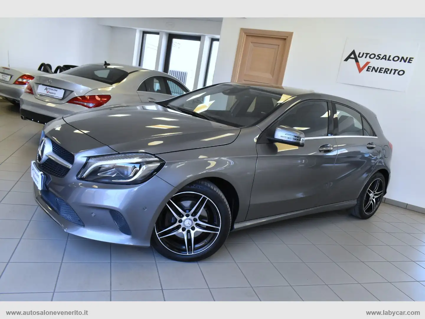 Mercedes-Benz A 180 A 200 d Automatic Premium Grijs - 1