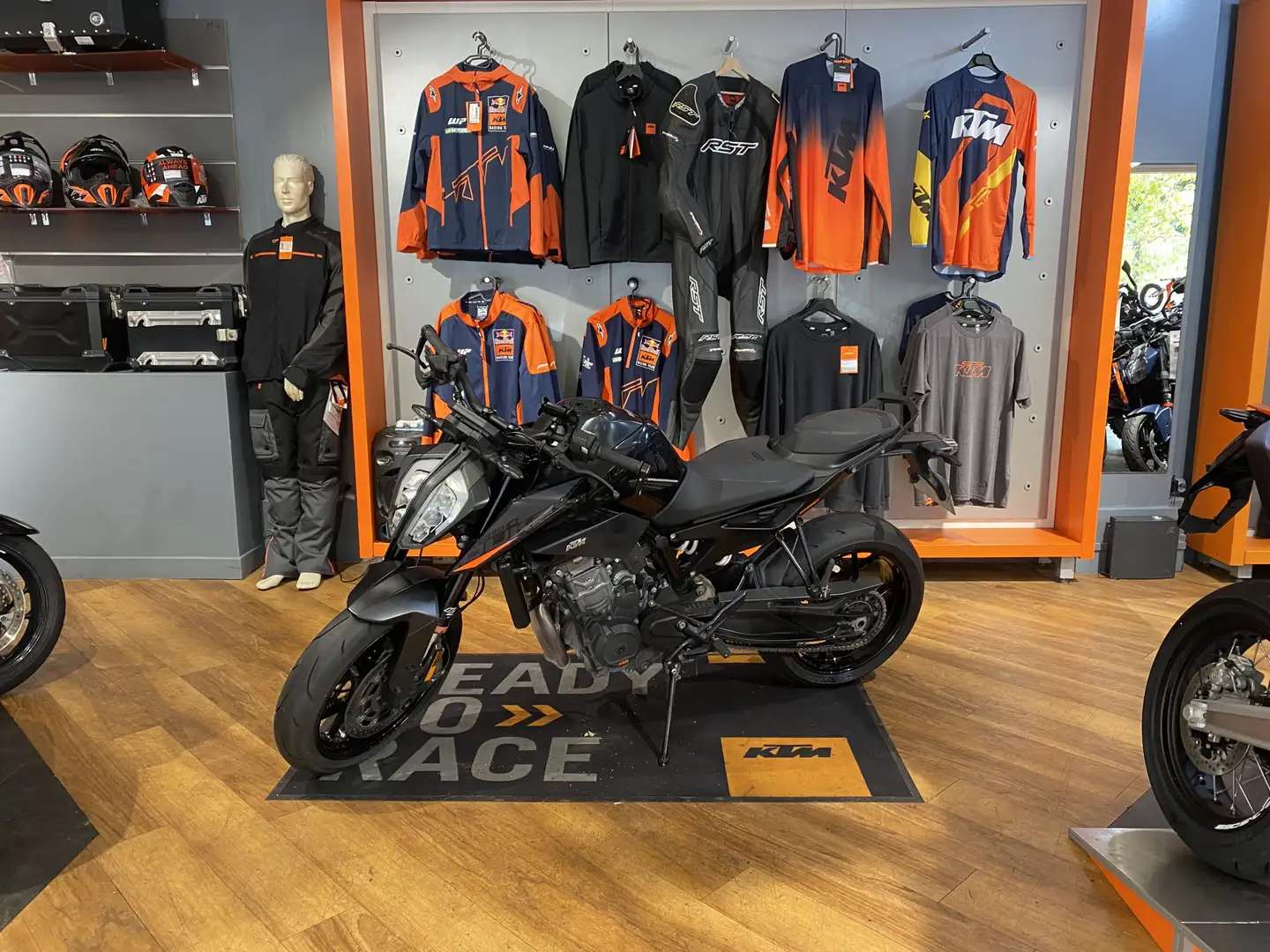 KTM 890 Duke Noir - 2