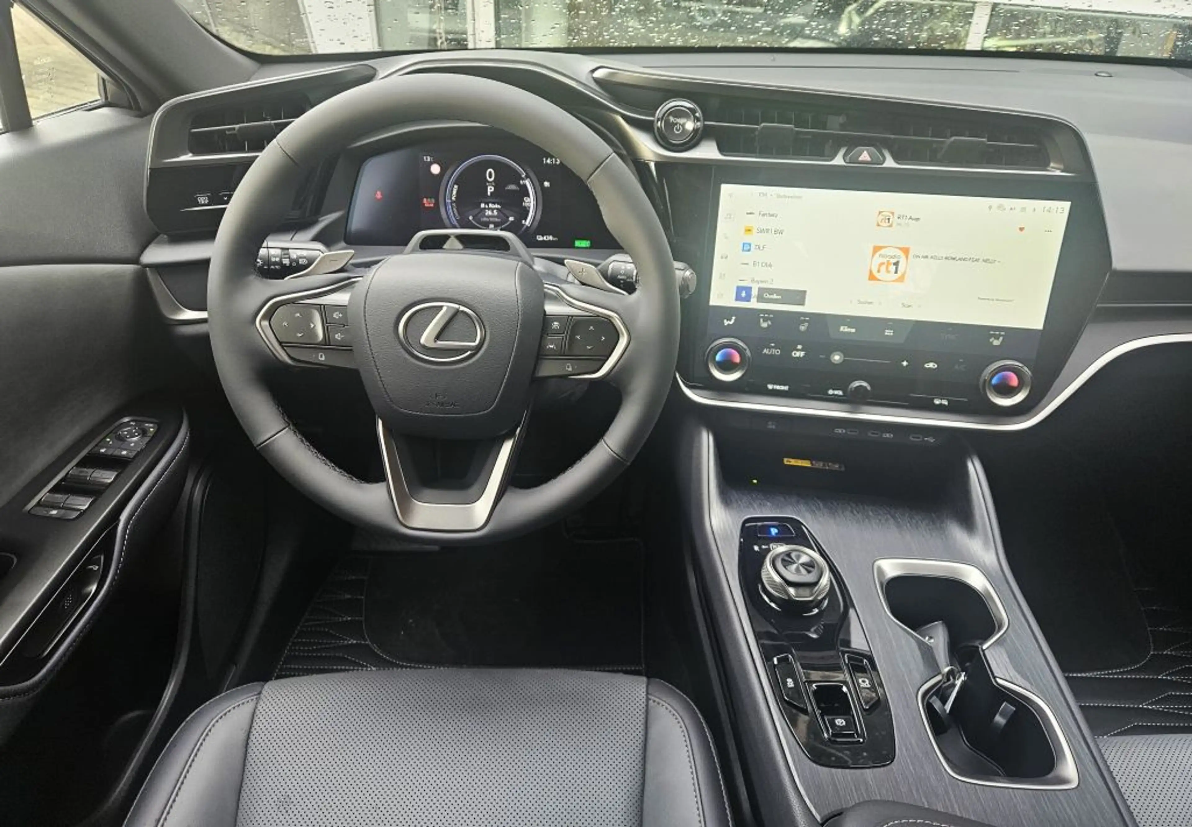 Lexus RZ 500e Executive — photo 7
