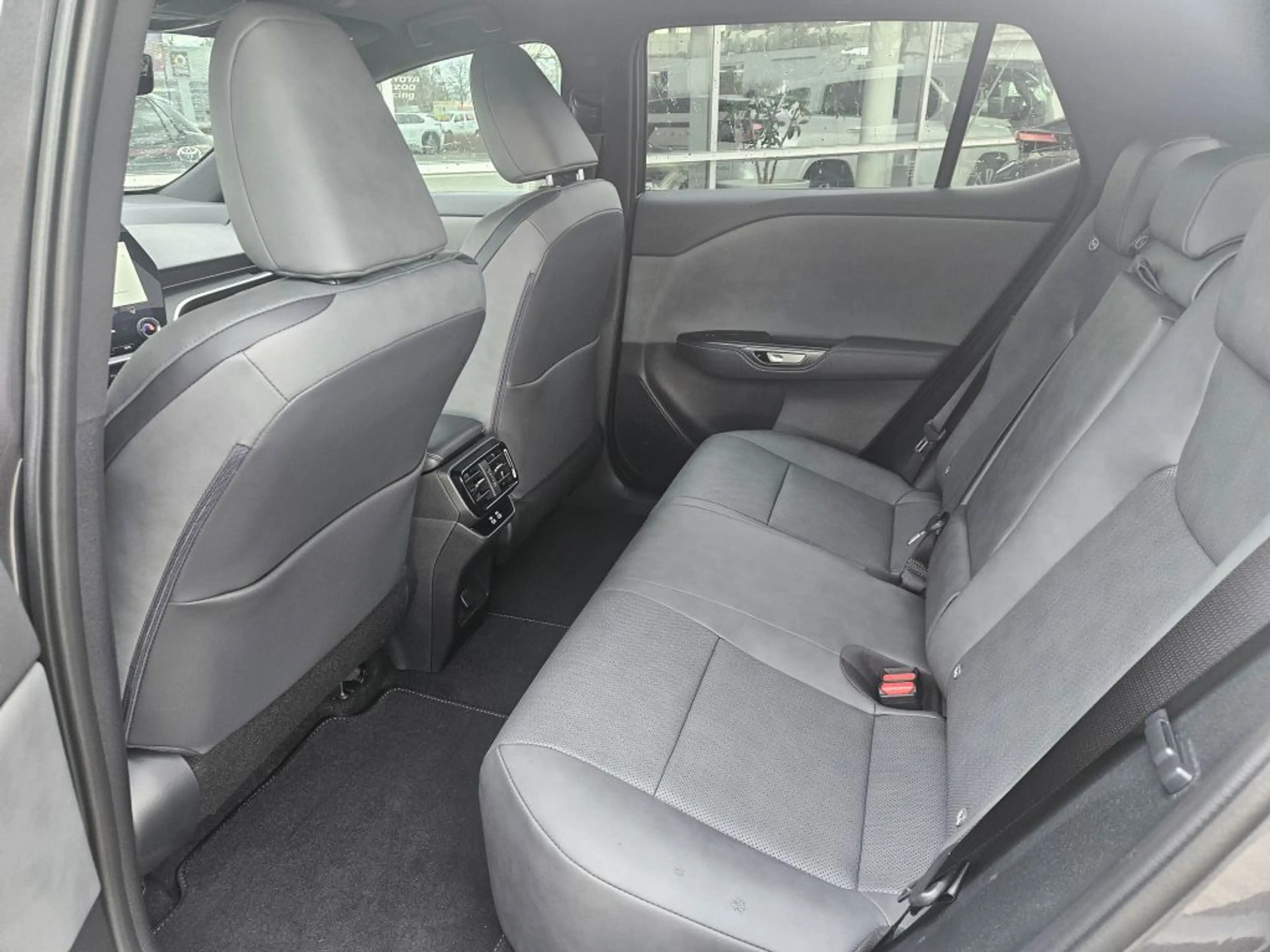 Lexus RZ 500e Executive — photo 6