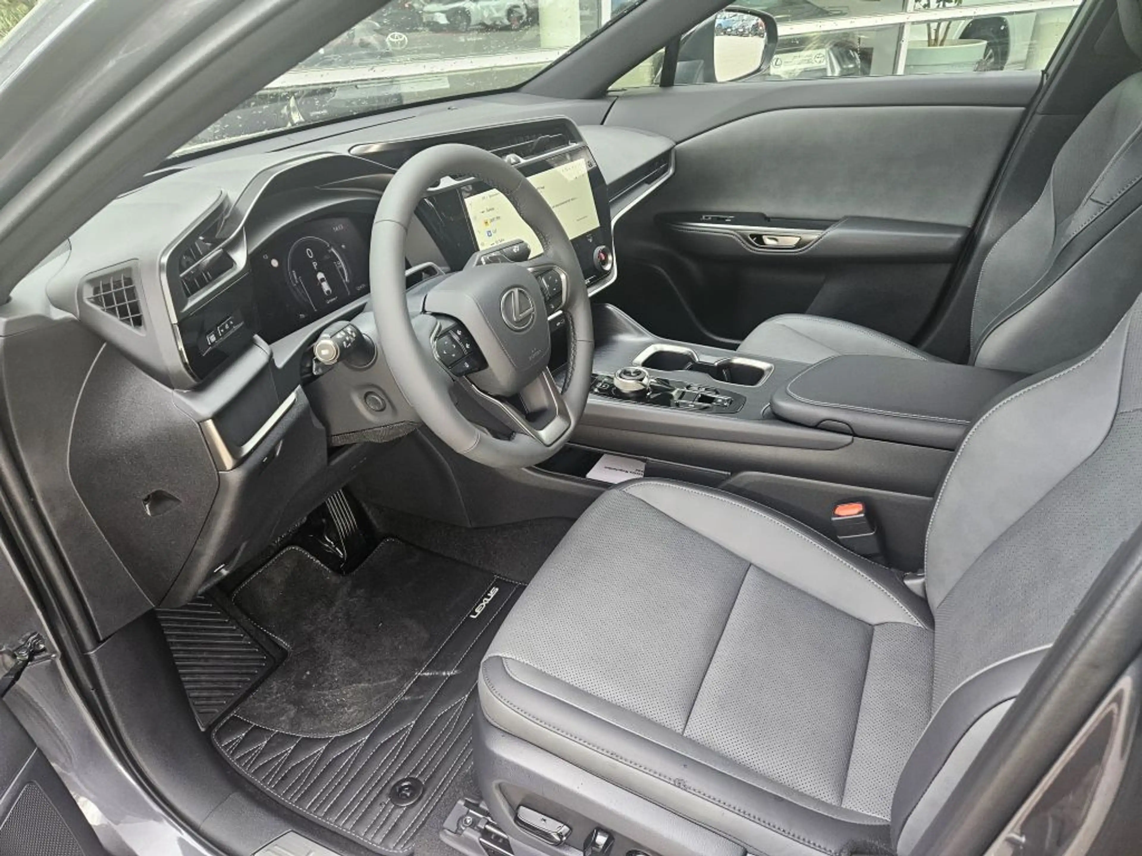 Lexus RZ 500e Executive — photo 3