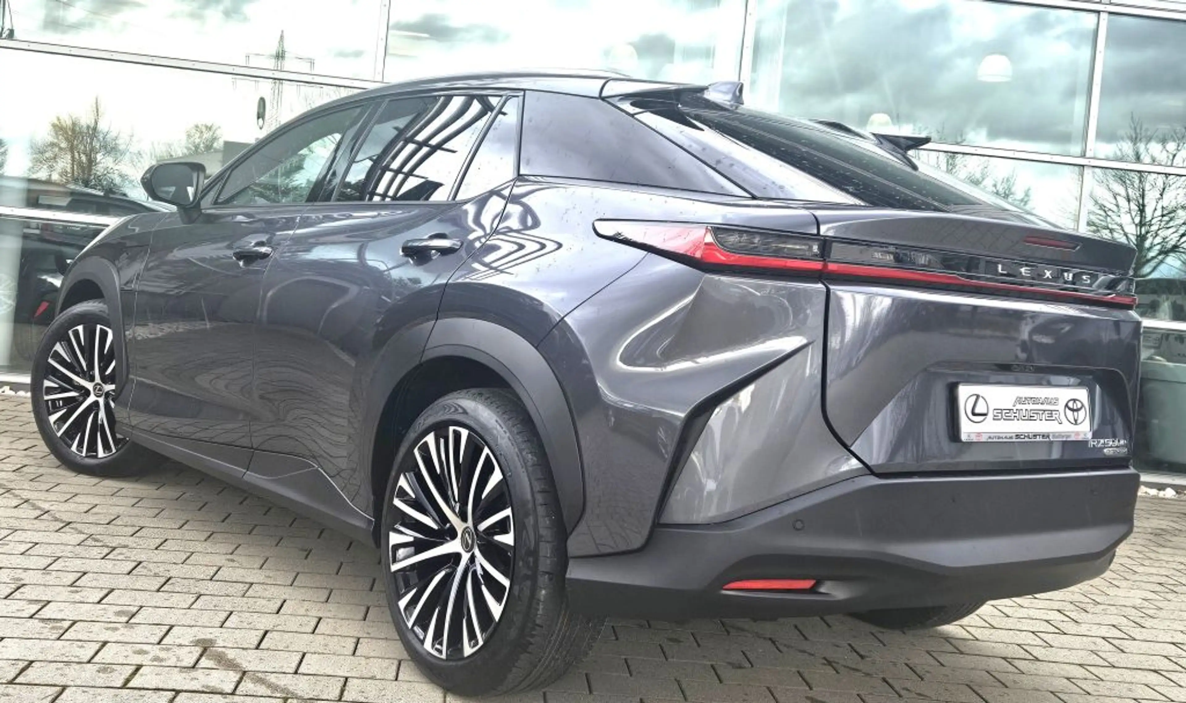 Lexus RZ 500e Executive — photo 5